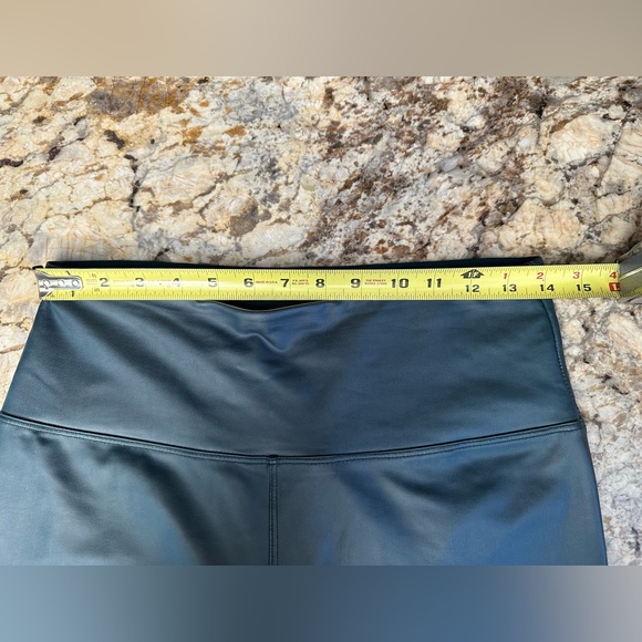 Gottex polyester spandex stretch forest green shiny rubberized leggings LG - Picture 3 of 8